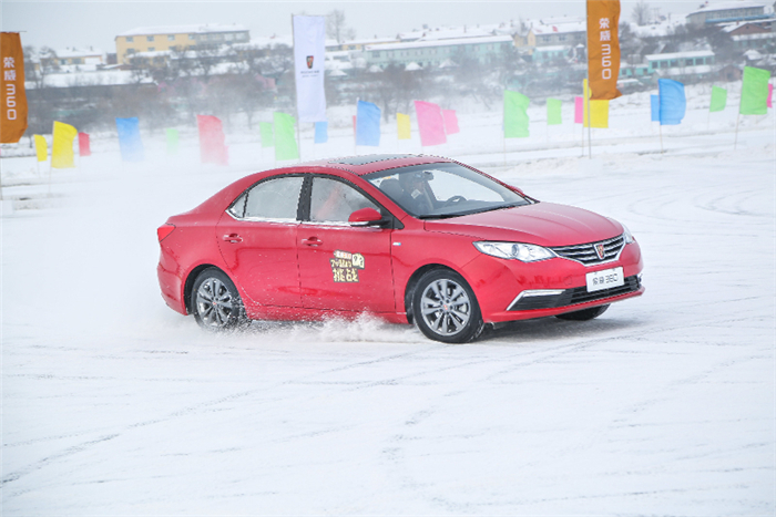 為正能量點贊！上汽乘用車獲2015中國品牌代表稱號